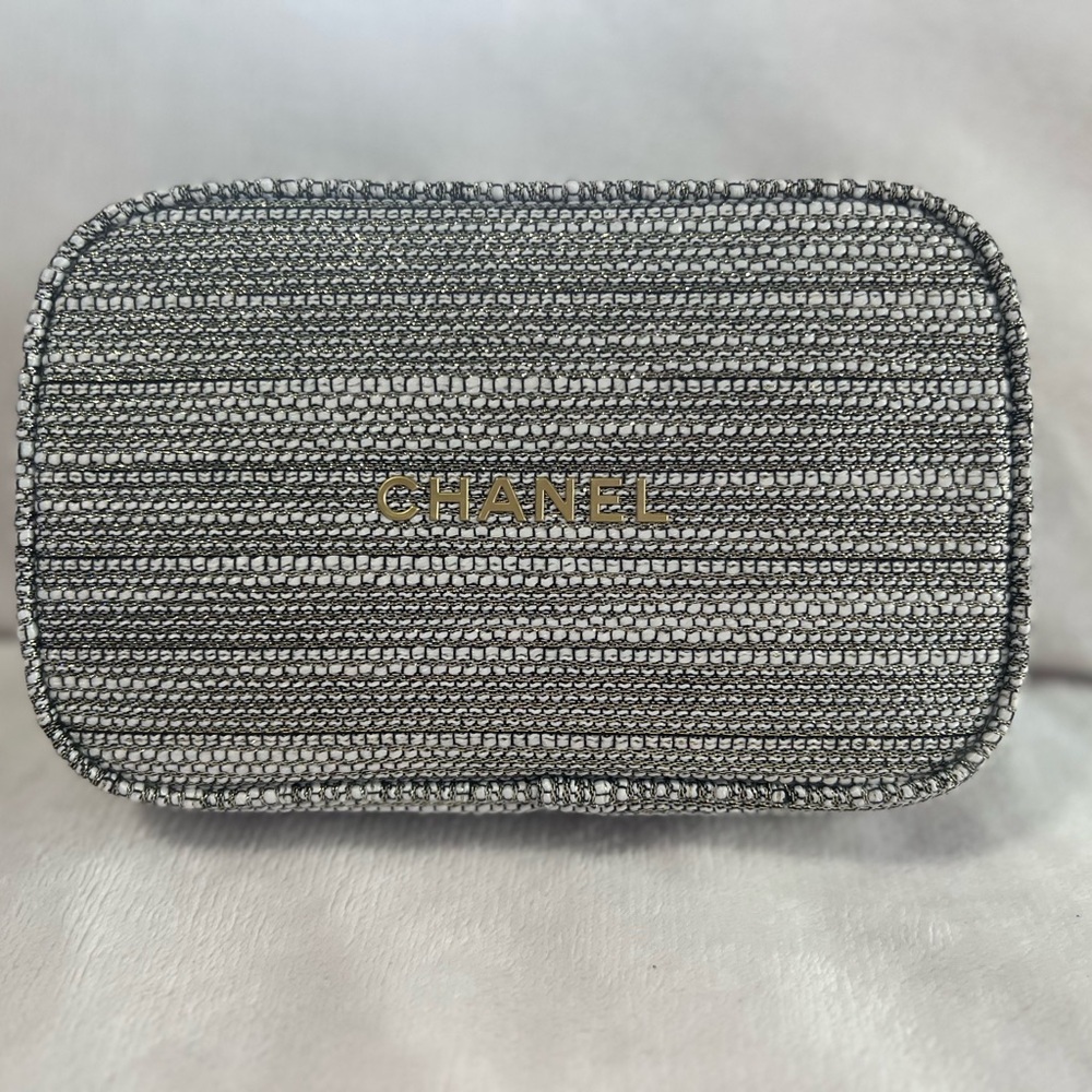 NEW✨Chanel beauty pouch